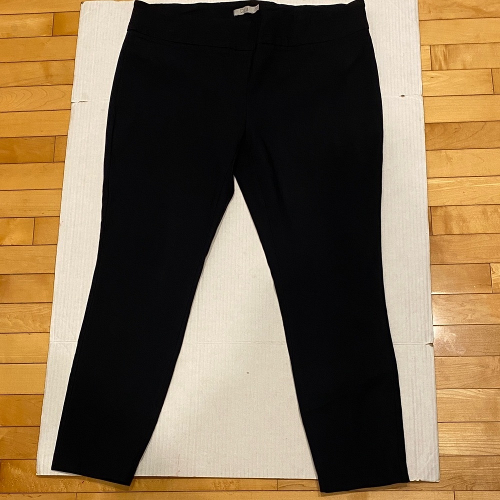 Dalia Black textured Pull-on stretchy Pants Size 16